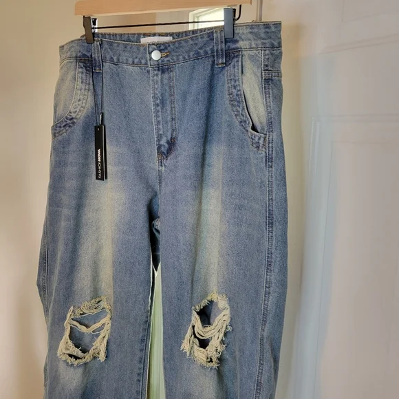 NWT Fashion Nova Drew Drop Waist Baggy Distressed Jeans, Size 16 - Picture 3 of 12